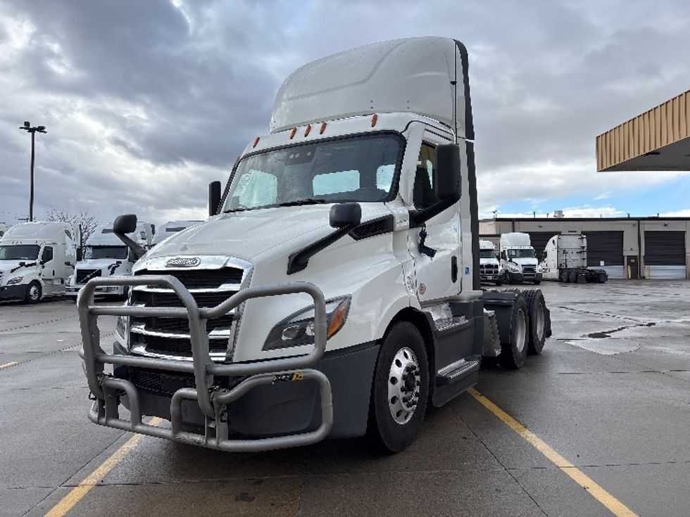 Day Cab Tractor-Heavy Duty Tractors-Freightliner-2021-T11664ST-Salt Lake City-UT-428,183\n\t\tmiles-$ 56,500 - Image 3