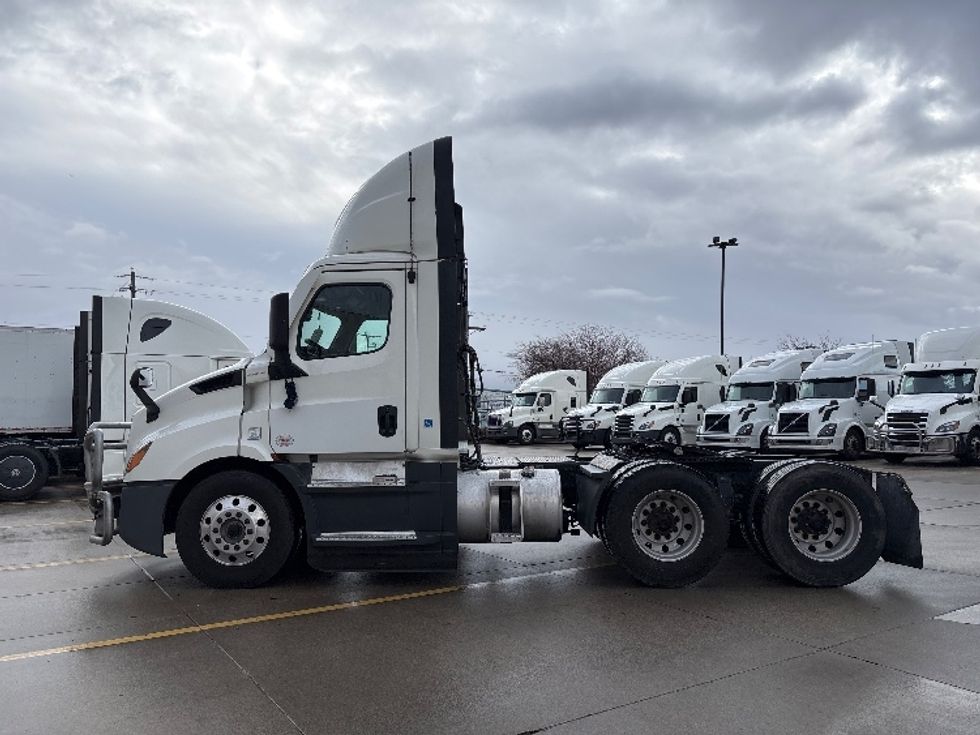 Day Cab Tractor-Heavy Duty Tractors-Freightliner-2021-T11664ST-Salt Lake City-UT-428,183\n\t\tmiles-$ 56,500 - Image 4
