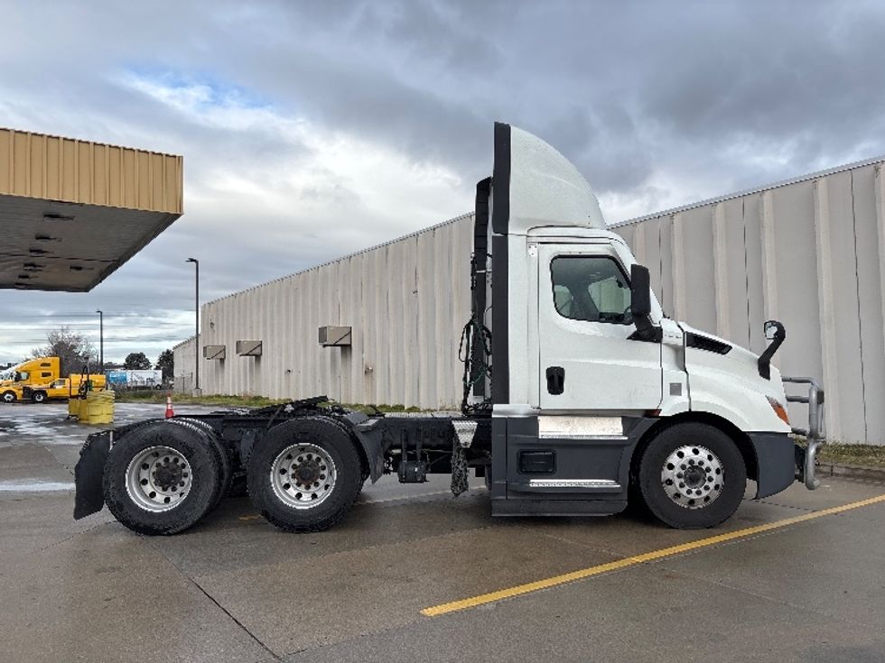 Day Cab Tractor-Heavy Duty Tractors-Freightliner-2021-T11664ST-Salt Lake City-UT-428,183\n\t\tmiles-$ 56,500 - Image 8