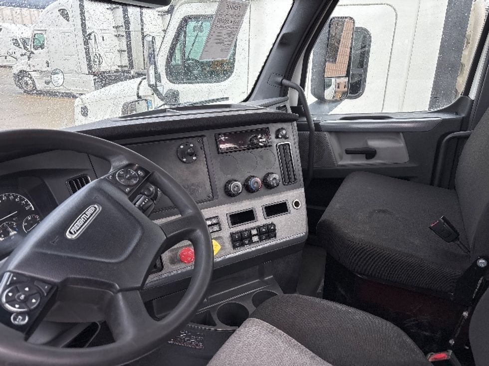 Day Cab Tractor-Heavy Duty Tractors-Freightliner-2021-T11664ST-Salt Lake City-UT-451,768\n\t\tmiles-$ 54,000 - Image 10