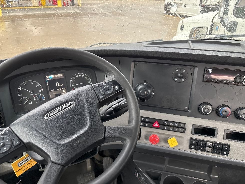 Day Cab Tractor-Heavy Duty Tractors-Freightliner-2021-T11664ST-Salt Lake City-UT-451,768\n\t\tmiles-$ 54,000 - Image 11