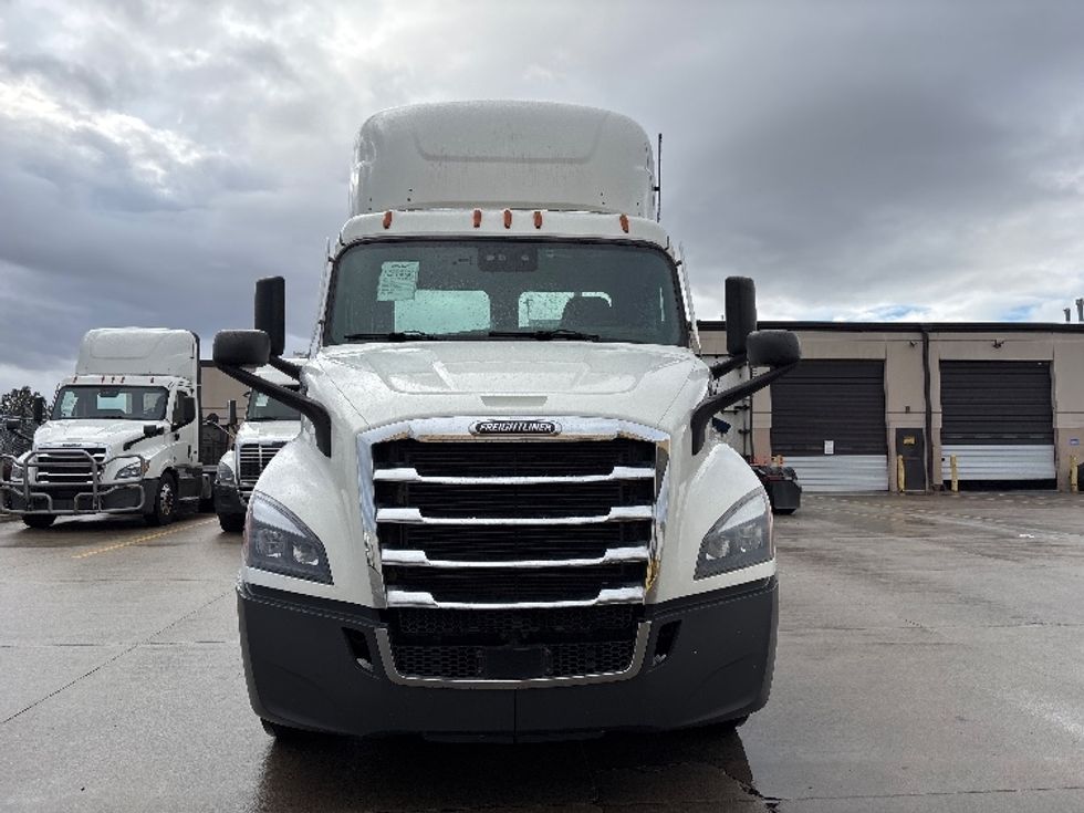 Day Cab Tractor-Heavy Duty Tractors-Freightliner-2021-T11664ST-Salt Lake City-UT-451,768\n\t\tmiles-$ 54,000 - Image 2