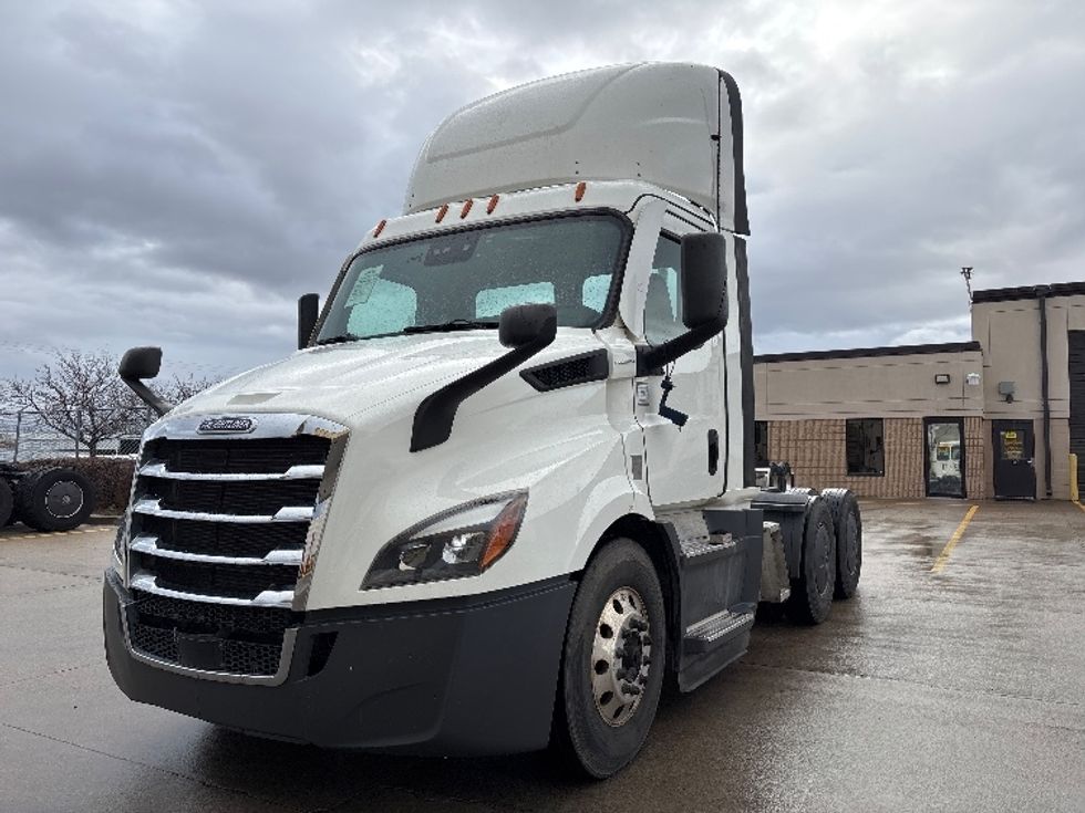 Day Cab Tractor-Heavy Duty Tractors-Freightliner-2021-T11664ST-Salt Lake City-UT-451,768\n\t\tmiles-$ 54,000 - Image 3