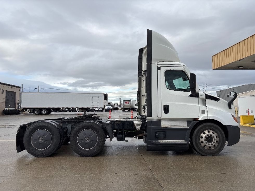 Day Cab Tractor-Heavy Duty Tractors-Freightliner-2021-T11664ST-Salt Lake City-UT-451,768\n\t\tmiles-$ 54,000 - Image 8