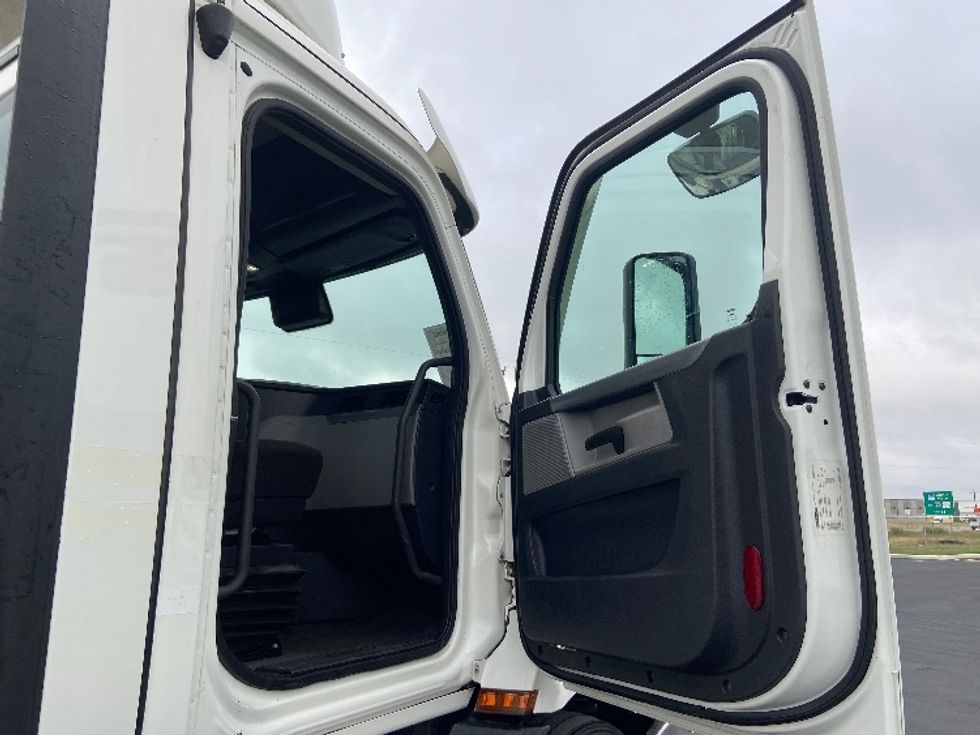 Day Cab Tractor-Heavy Duty Tractors-Freightliner-2021-T11664ST-San Antonio-TX-330,327\n\t\tmiles-$ 65,000 - Image 12