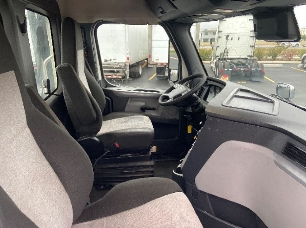 Day Cab Tractor-Heavy Duty Tractors-Freightliner-2021-T11664ST-San Antonio-TX-330,327\n\t\tmiles-$ 65,000 - Image 14