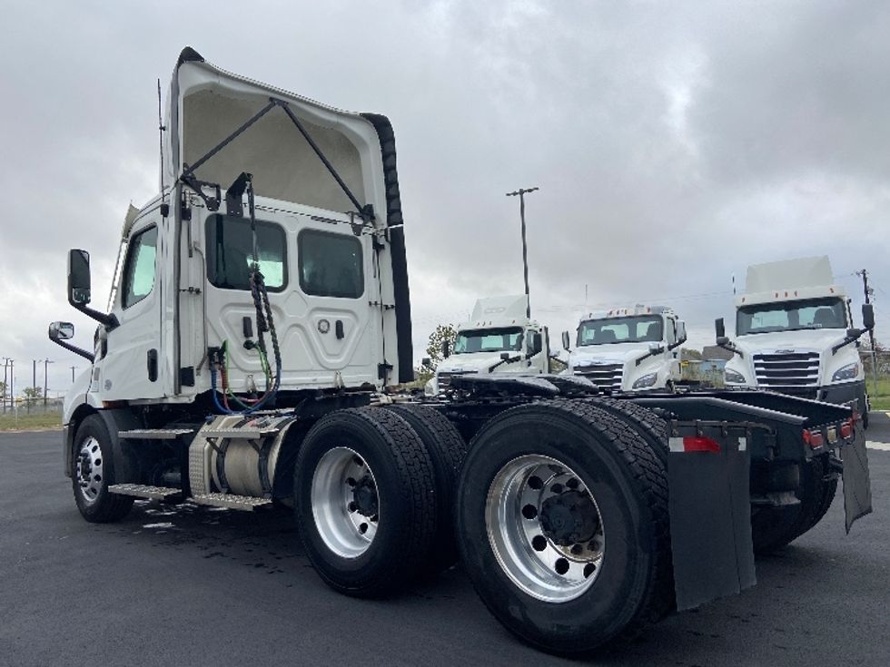 Day Cab Tractor-Heavy Duty Tractors-Freightliner-2021-T11664ST-San Antonio-TX-330,327\n\t\tmiles-$ 65,000 - Image 5