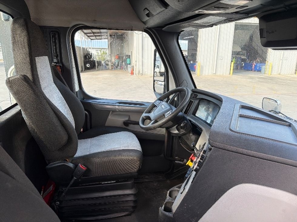 Day Cab Tractor-Heavy Duty Tractors-Freightliner-2021-T11664ST-San Antonio-TX-364,933\n\t\tmiles-$ 60,500 - Image 14