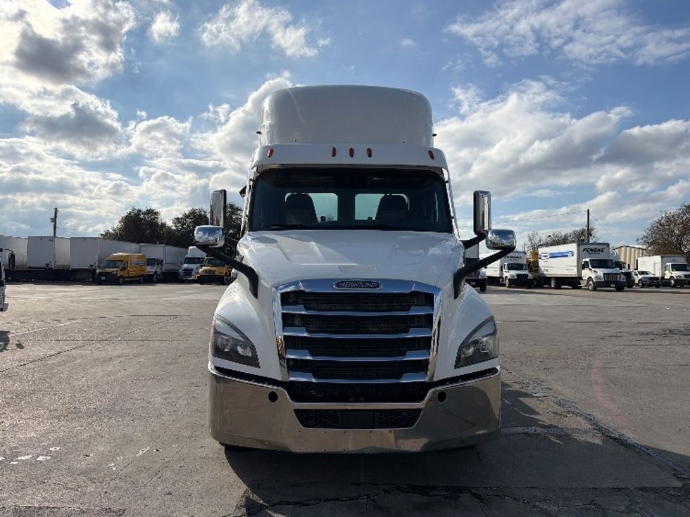 Day Cab Tractor-Heavy Duty Tractors-Freightliner-2021-T11664ST-San Antonio-TX-364,933\n\t\tmiles-$ 60,500 - Image 2