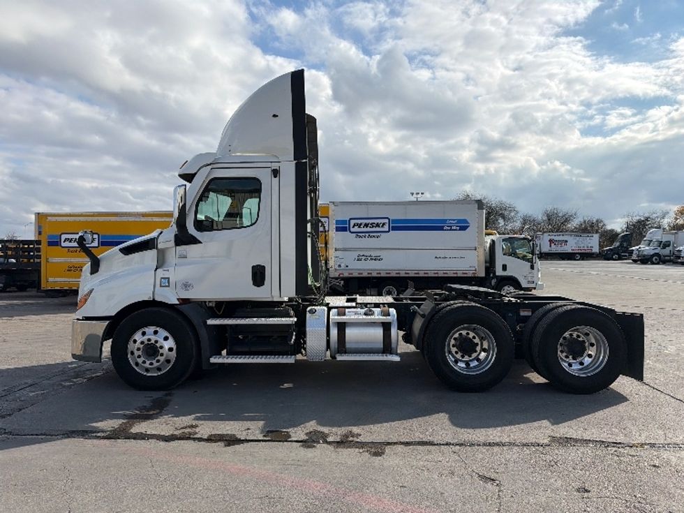 Day Cab Tractor-Heavy Duty Tractors-Freightliner-2021-T11664ST-San Antonio-TX-364,933\n\t\tmiles-$ 60,500 - Image 4