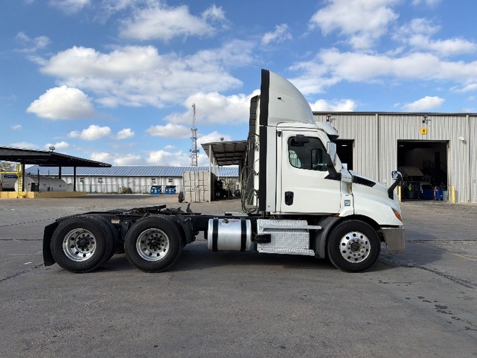 Day Cab Tractor-Heavy Duty Tractors-Freightliner-2021-T11664ST-San Antonio-TX-364,933\n\t\tmiles-$ 60,500 - Image 8