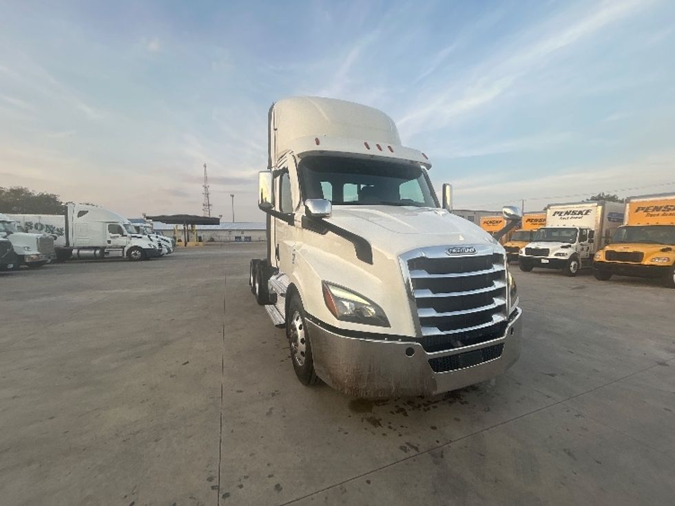 Day Cab Tractor-Heavy Duty Tractors-Freightliner-2021-T11664ST-San Antonio-TX-365,019\n\t\tmiles-$ 62,250 - Image 1