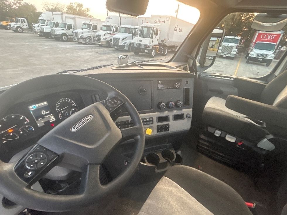 Day Cab Tractor-Heavy Duty Tractors-Freightliner-2021-T11664ST-San Antonio-TX-365,019\n\t\tmiles-$ 62,250 - Image 10
