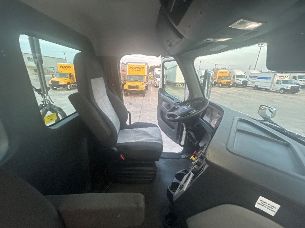 Day Cab Tractor-Heavy Duty Tractors-Freightliner-2021-T11664ST-San Antonio-TX-365,019\n\t\tmiles-$ 62,250 - Image 14