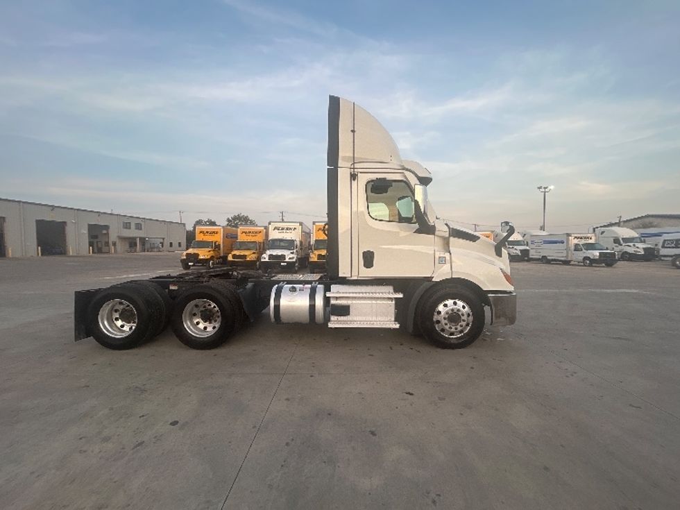 Day Cab Tractor-Heavy Duty Tractors-Freightliner-2021-T11664ST-San Antonio-TX-365,019\n\t\tmiles-$ 62,250 - Image 8