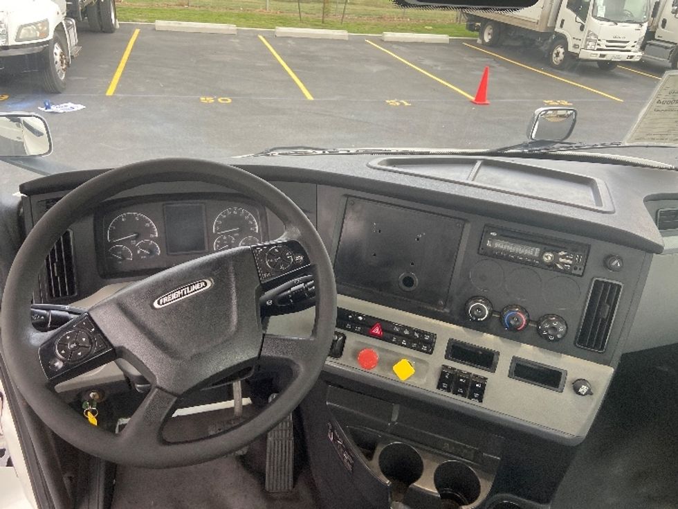 Day Cab Tractor-Heavy Duty Tractors-Freightliner-2021-T11664ST-San Antonio-TX-375,517\n\t\tmiles-$ 61,250 - Image 11