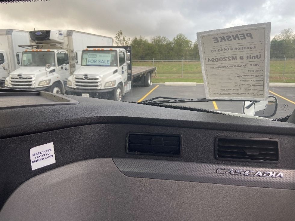 Day Cab Tractor-Heavy Duty Tractors-Freightliner-2021-T11664ST-San Antonio-TX-375,517\n\t\tmiles-$ 61,250 - Image 13