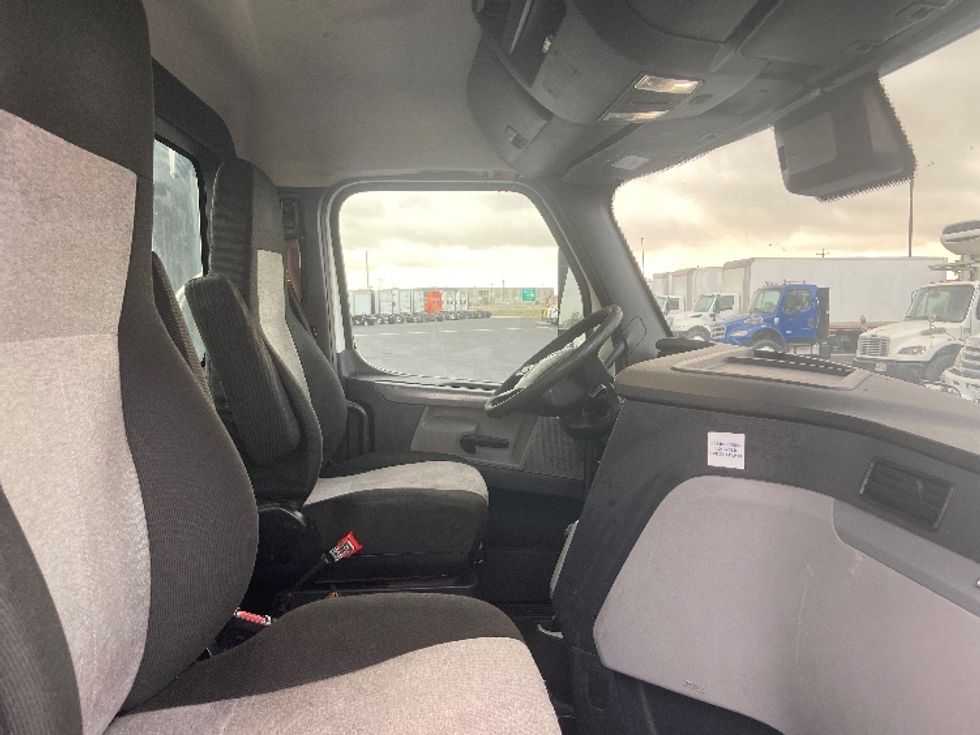 Day Cab Tractor-Heavy Duty Tractors-Freightliner-2021-T11664ST-San Antonio-TX-375,517\n\t\tmiles-$ 61,250 - Image 14