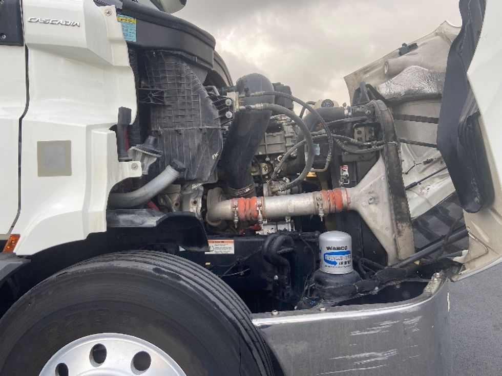 Day Cab Tractor-Heavy Duty Tractors-Freightliner-2021-T11664ST-San Antonio-TX-375,517\n\t\tmiles-$ 61,250 - Image 15