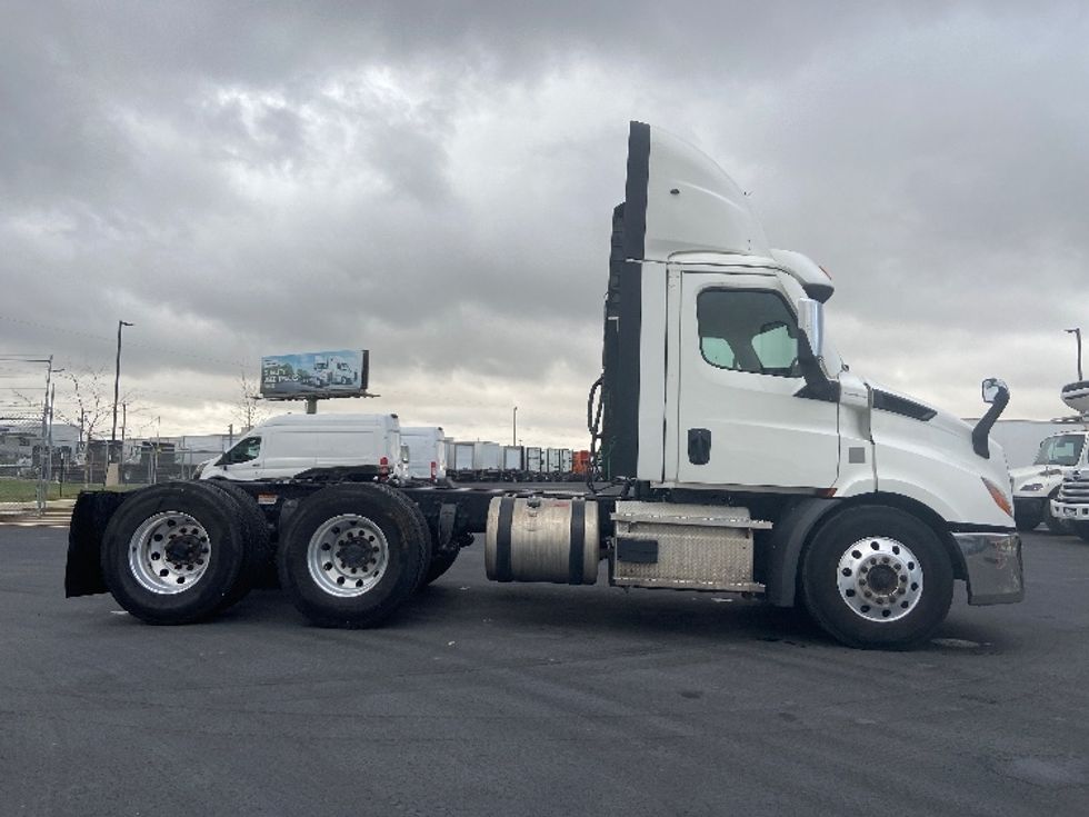 Day Cab Tractor-Heavy Duty Tractors-Freightliner-2021-T11664ST-San Antonio-TX-375,517\n\t\tmiles-$ 61,250 - Image 8