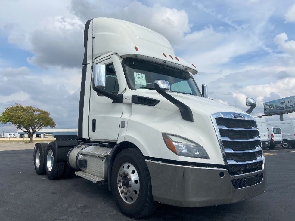 Day Cab Tractor-Heavy Duty Tractors-Freightliner-2021-T11664ST-San Antonio-TX-401,890\n\t\tmiles-$ 58,500 - Image 1