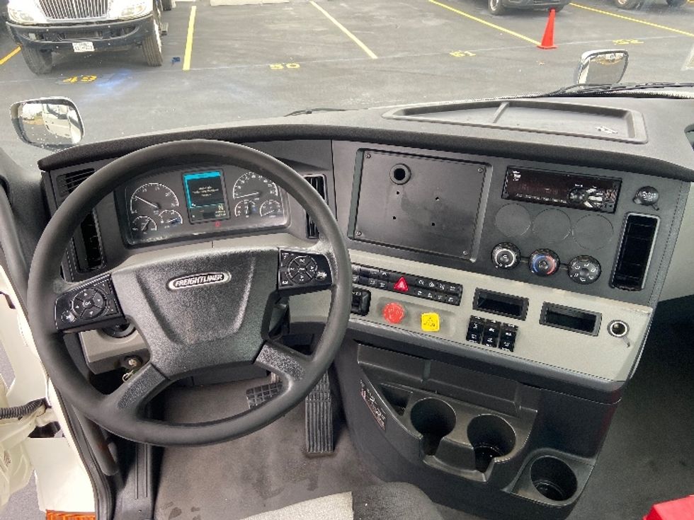 Day Cab Tractor-Heavy Duty Tractors-Freightliner-2021-T11664ST-San Antonio-TX-401,890\n\t\tmiles-$ 58,500 - Image 11