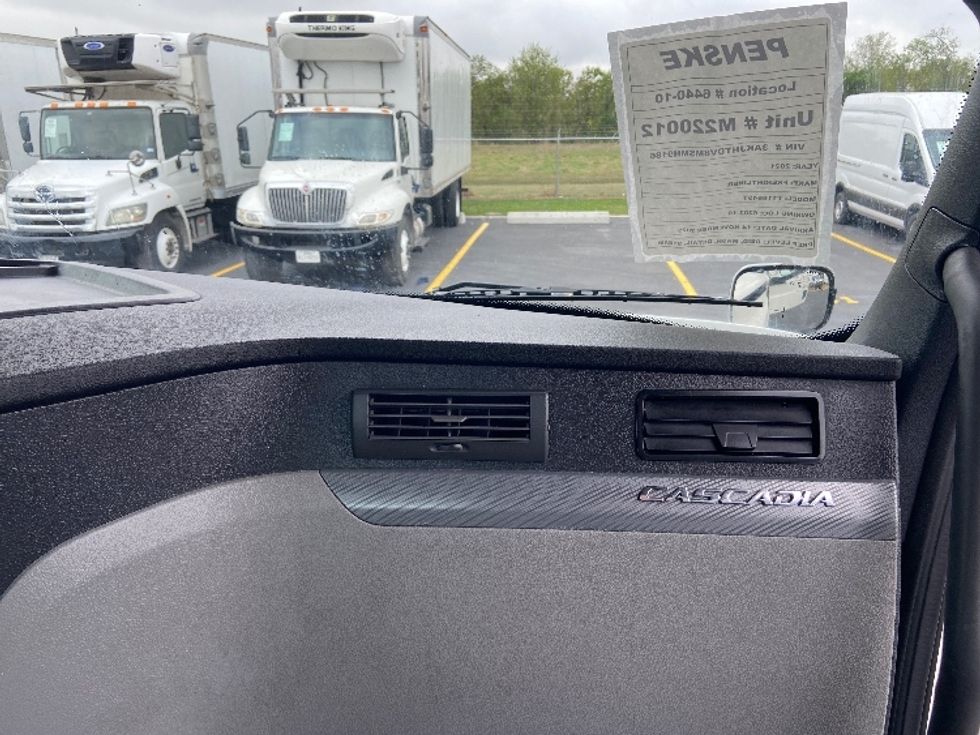 Day Cab Tractor-Heavy Duty Tractors-Freightliner-2021-T11664ST-San Antonio-TX-401,890\n\t\tmiles-$ 58,500 - Image 13