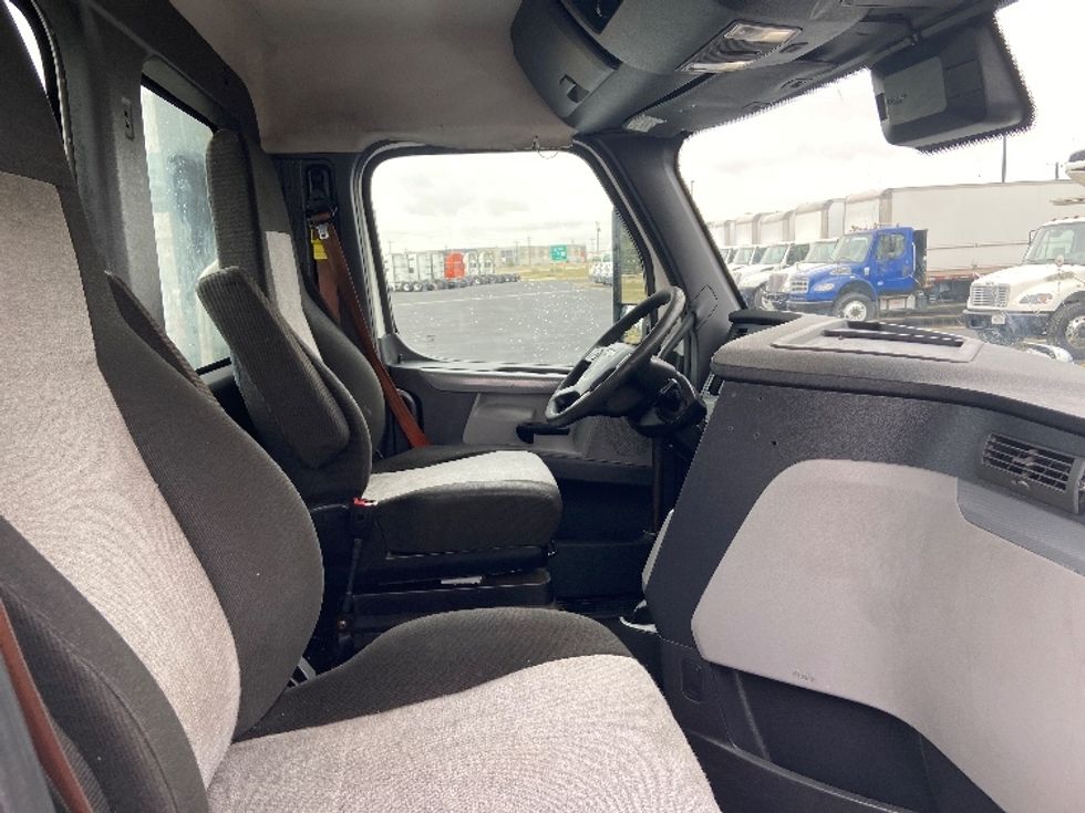 Day Cab Tractor-Heavy Duty Tractors-Freightliner-2021-T11664ST-San Antonio-TX-401,890\n\t\tmiles-$ 58,500 - Image 14