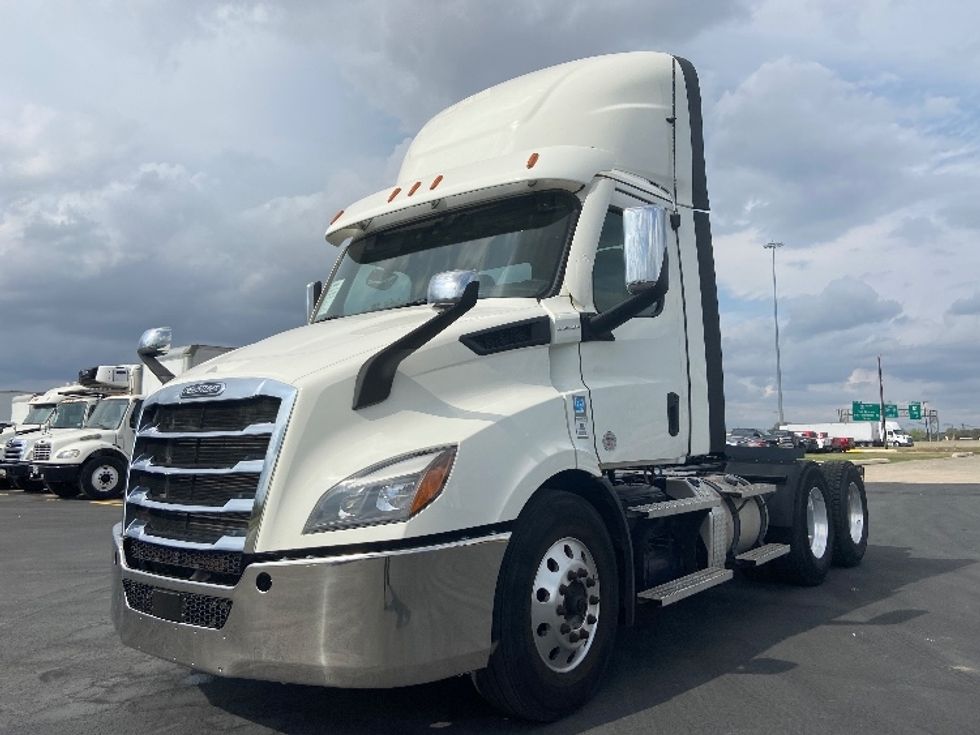 Day Cab Tractor-Heavy Duty Tractors-Freightliner-2021-T11664ST-San Antonio-TX-401,890\n\t\tmiles-$ 58,500 - Image 3