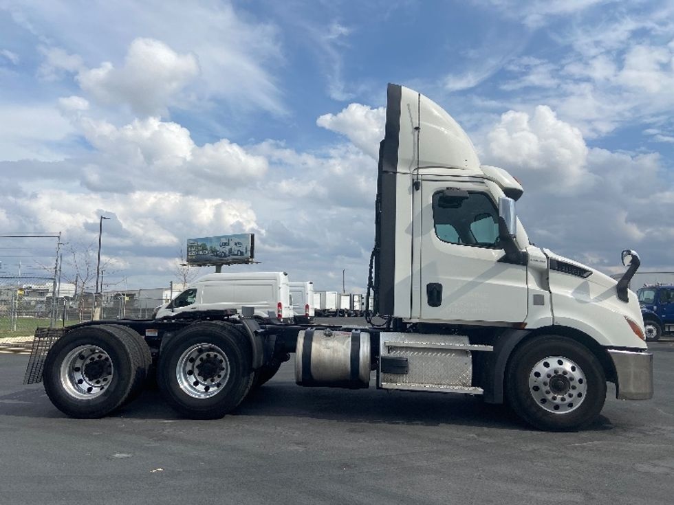 Day Cab Tractor-Heavy Duty Tractors-Freightliner-2021-T11664ST-San Antonio-TX-401,890\n\t\tmiles-$ 58,500 - Image 8
