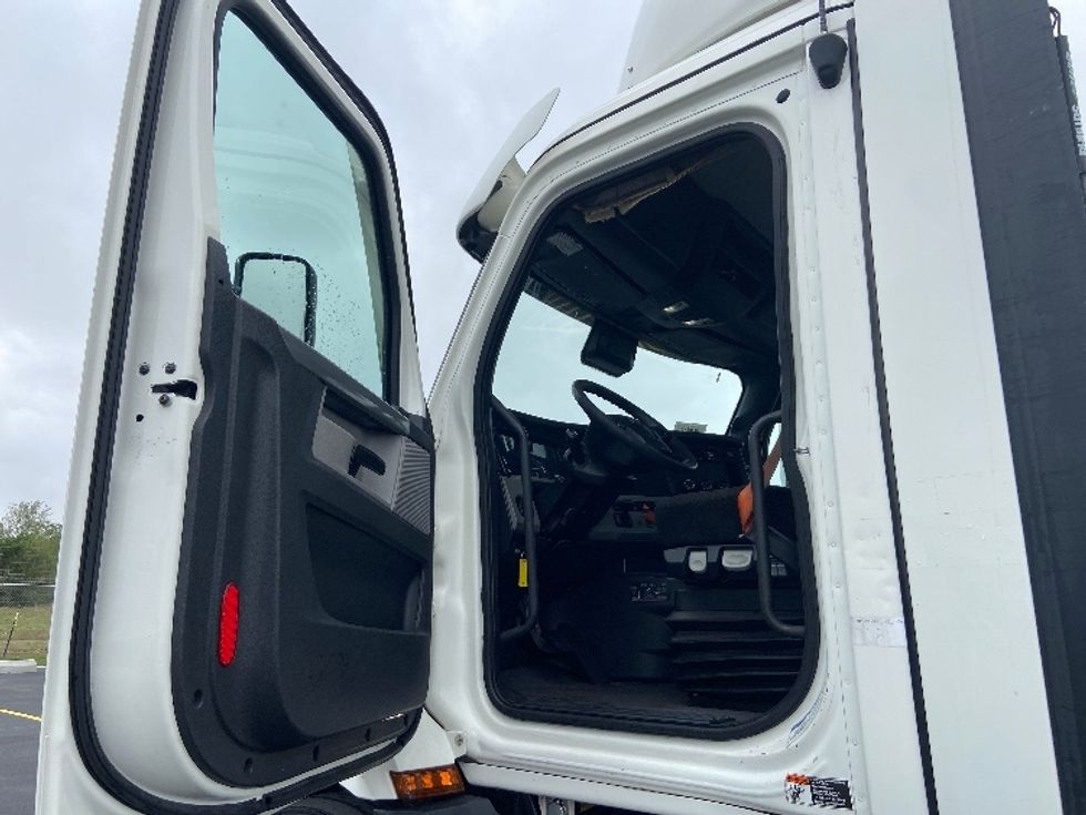 Day Cab Tractor-Heavy Duty Tractors-Freightliner-2021-T11664ST-San Antonio-TX-401,890\n\t\tmiles-$ 58,500 - Image 9