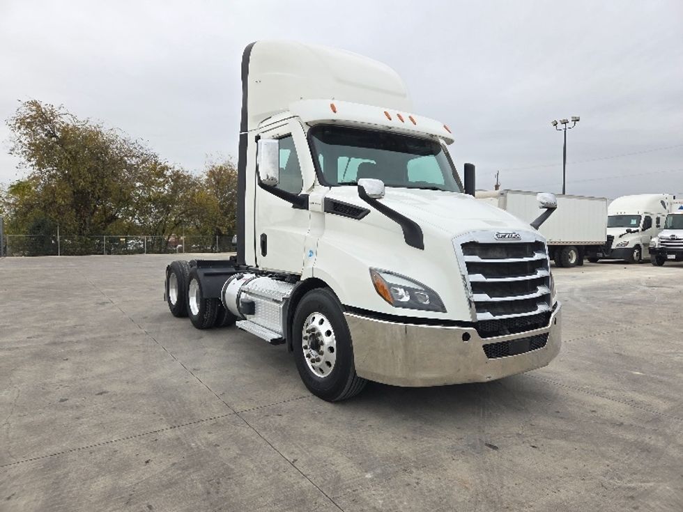 Day Cab Tractor-Heavy Duty Tractors-Freightliner-2021-T11664ST-San Antonio-TX-412,663\n\t\tmiles-$ 57,250 - Image 1