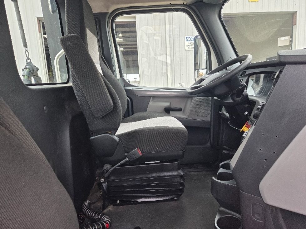 Day Cab Tractor-Heavy Duty Tractors-Freightliner-2021-T11664ST-San Antonio-TX-412,663\n\t\tmiles-$ 57,250 - Image 14