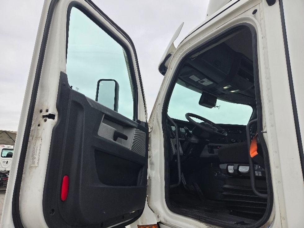 Day Cab Tractor-Heavy Duty Tractors-Freightliner-2021-T11664ST-San Antonio-TX-412,663\n\t\tmiles-$ 57,250 - Image 9