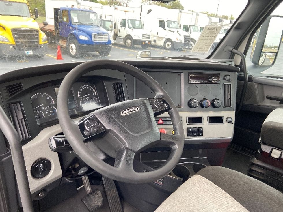 Day Cab Tractor-Heavy Duty Tractors-Freightliner-2021-T11664ST-San Antonio-TX-413,588\n\t\tmiles-$ 57,250 - Image 10