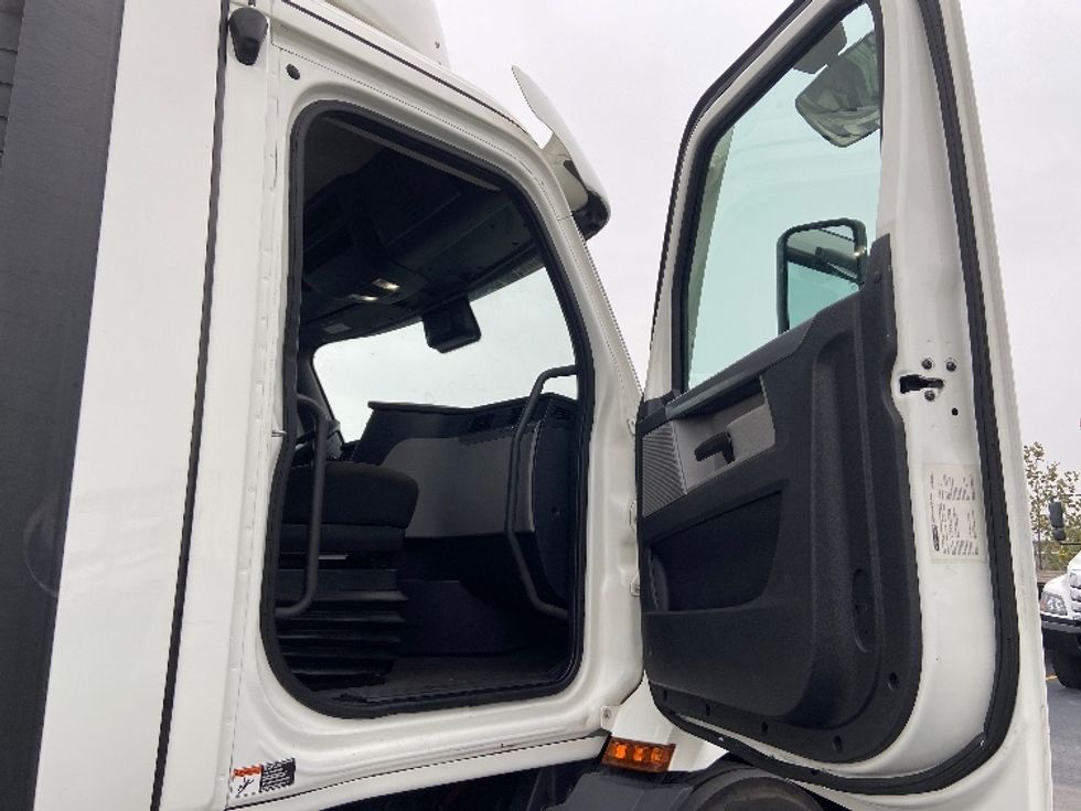 Day Cab Tractor-Heavy Duty Tractors-Freightliner-2021-T11664ST-San Antonio-TX-413,588\n\t\tmiles-$ 57,250 - Image 12