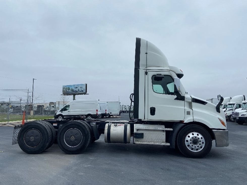 Day Cab Tractor-Heavy Duty Tractors-Freightliner-2021-T11664ST-San Antonio-TX-413,588\n\t\tmiles-$ 57,250 - Image 8
