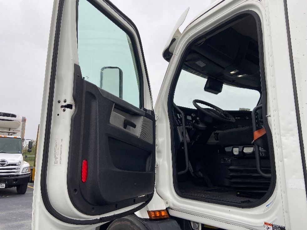 Day Cab Tractor-Heavy Duty Tractors-Freightliner-2021-T11664ST-San Antonio-TX-413,588\n\t\tmiles-$ 57,250 - Image 9