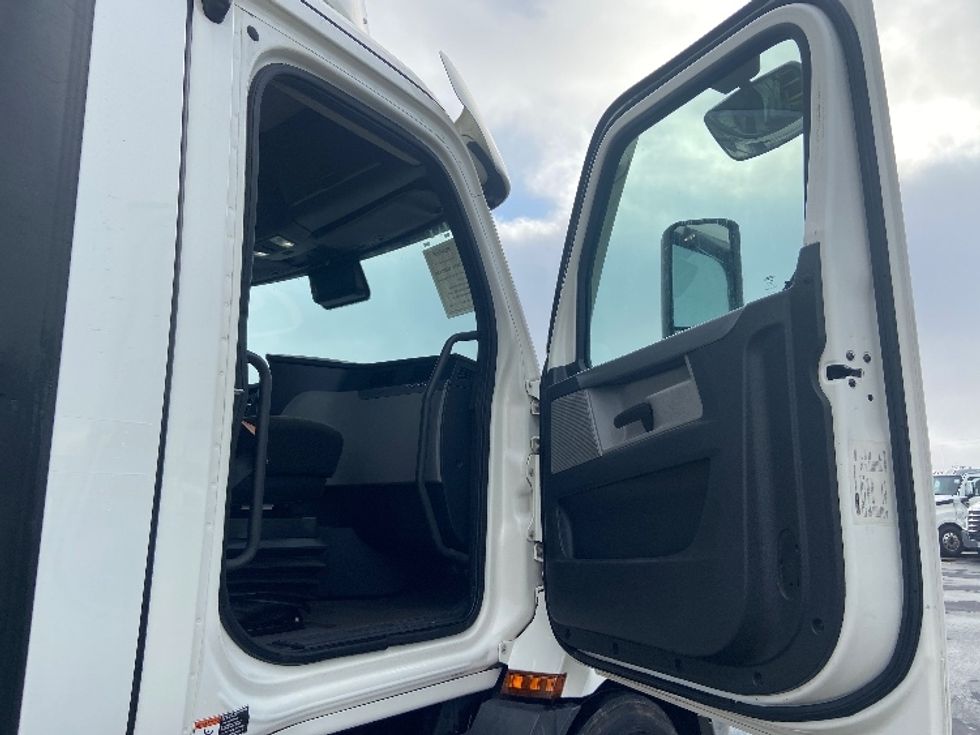 Day Cab Tractor-Heavy Duty Tractors-Freightliner-2021-T11664ST-San Antonio-TX-418,512\n\t\tmiles-$ 57,000 - Image 12