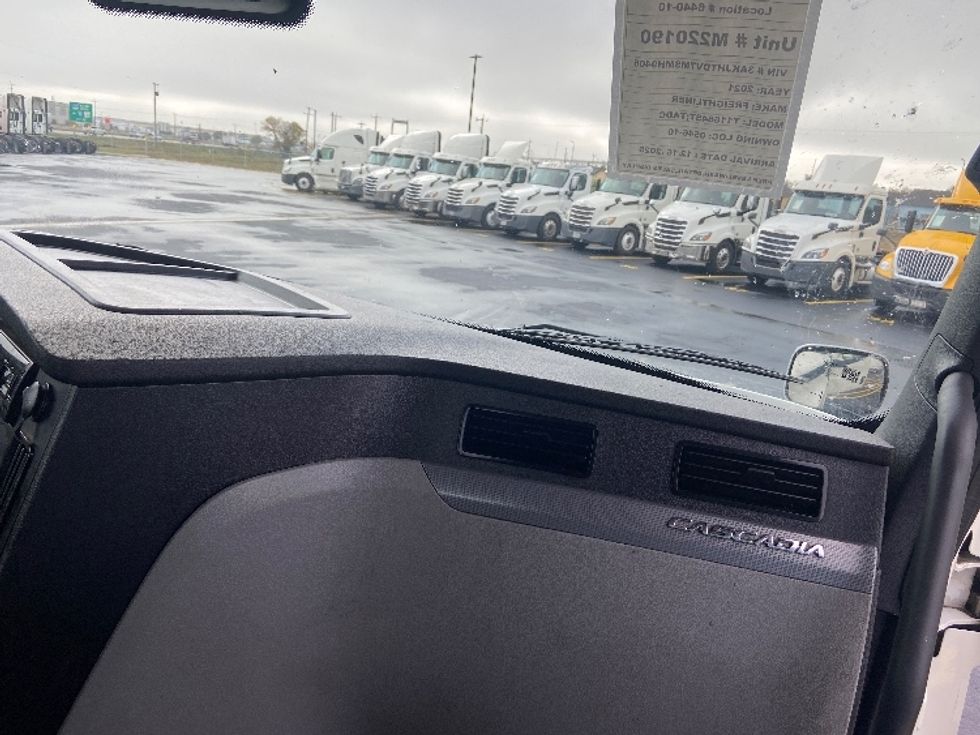 Day Cab Tractor-Heavy Duty Tractors-Freightliner-2021-T11664ST-San Antonio-TX-418,512\n\t\tmiles-$ 57,000 - Image 13