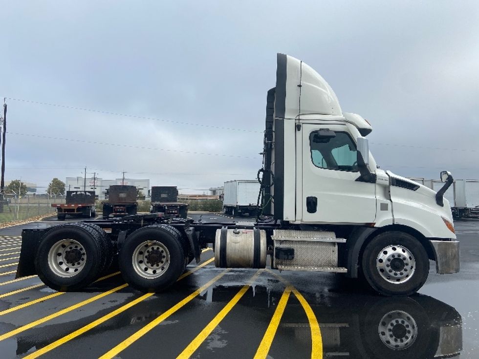 Day Cab Tractor-Heavy Duty Tractors-Freightliner-2021-T11664ST-San Antonio-TX-418,512\n\t\tmiles-$ 57,000 - Image 8