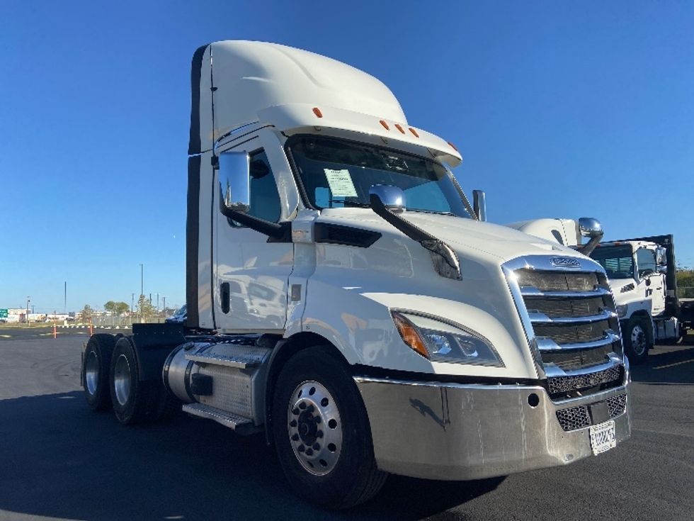Day Cab Tractor-Heavy Duty Tractors-Freightliner-2021-T11664ST-San Antonio-TX-423,308\n\t\tmiles-$ 56,250 - Image 1