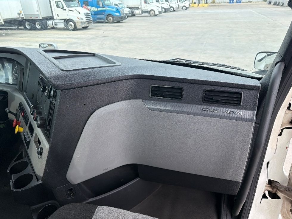 Day Cab Tractor-Heavy Duty Tractors-Freightliner-2021-T11664ST-San Antonio-TX-428,531\n\t\tmiles-$ 55,750 - Image 13