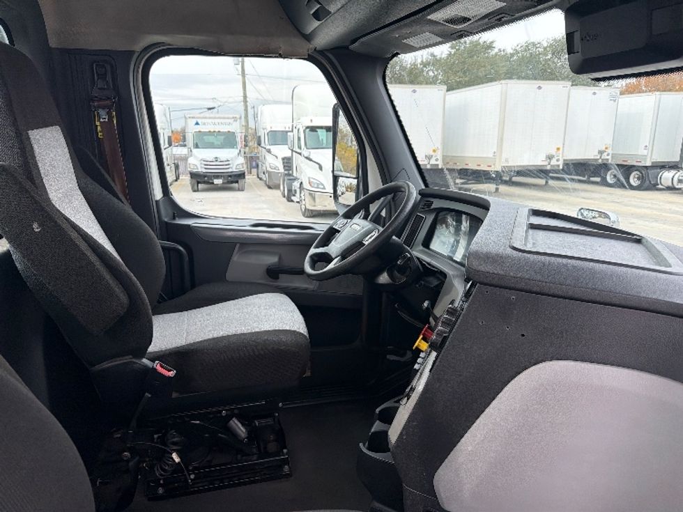 Day Cab Tractor-Heavy Duty Tractors-Freightliner-2021-T11664ST-San Antonio-TX-428,531\n\t\tmiles-$ 55,750 - Image 14