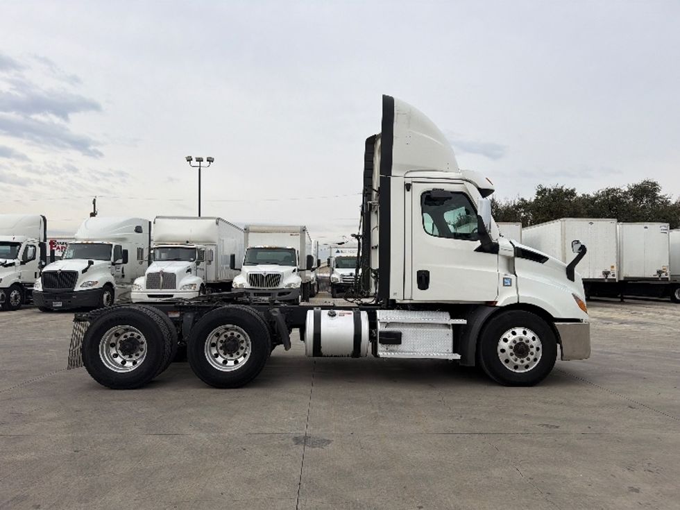 Day Cab Tractor-Heavy Duty Tractors-Freightliner-2021-T11664ST-San Antonio-TX-428,531\n\t\tmiles-$ 55,750 - Image 8