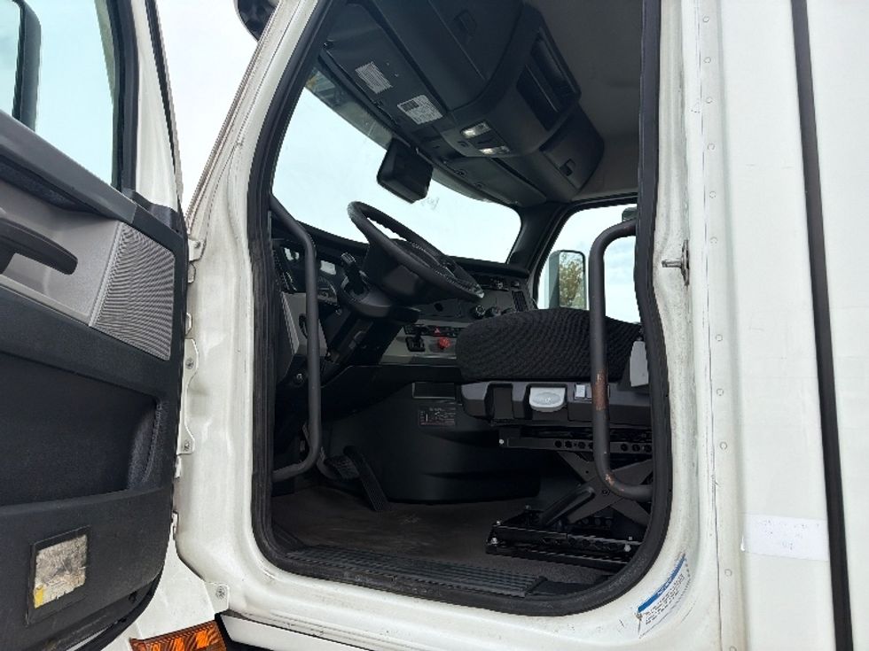 Day Cab Tractor-Heavy Duty Tractors-Freightliner-2021-T11664ST-San Antonio-TX-428,531\n\t\tmiles-$ 55,750 - Image 9