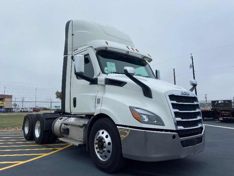 Day Cab Tractor-Heavy Duty Tractors-Freightliner-2021-T11664ST-San Antonio-TX-434,968\n\t\tmiles-$ 55,000 - Image 1