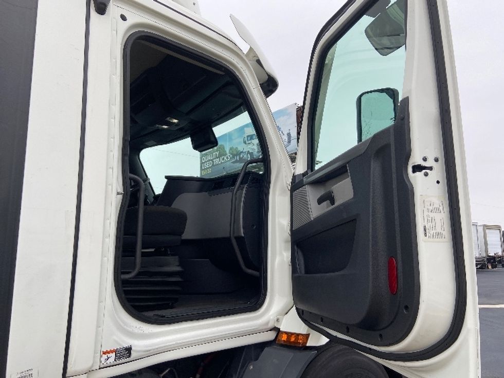 Day Cab Tractor-Heavy Duty Tractors-Freightliner-2021-T11664ST-San Antonio-TX-434,968\n\t\tmiles-$ 55,000 - Image 12