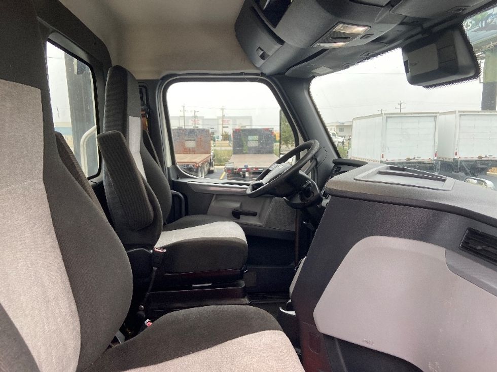 Day Cab Tractor-Heavy Duty Tractors-Freightliner-2021-T11664ST-San Antonio-TX-434,968\n\t\tmiles-$ 55,000 - Image 14