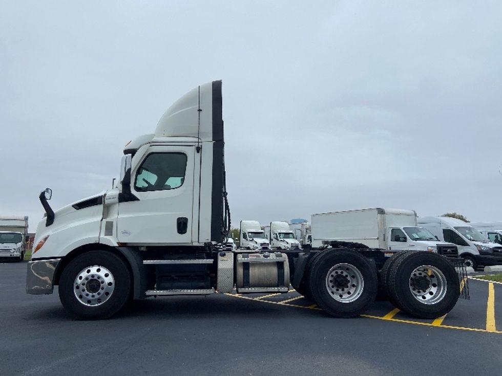 Day Cab Tractor-Heavy Duty Tractors-Freightliner-2021-T11664ST-San Antonio-TX-434,968\n\t\tmiles-$ 55,000 - Image 4